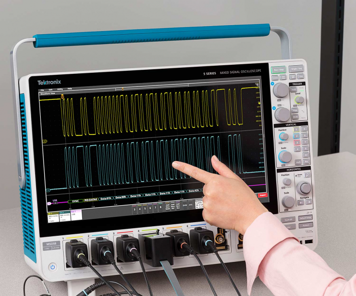 5-series-mso_touchscreen-zoom.jpg